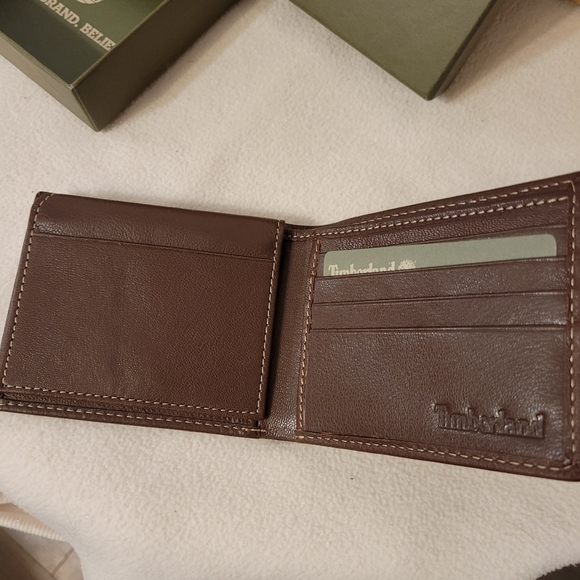 Timberland NWT Brown Leather Passcase Wallet - Picture 5 of 7